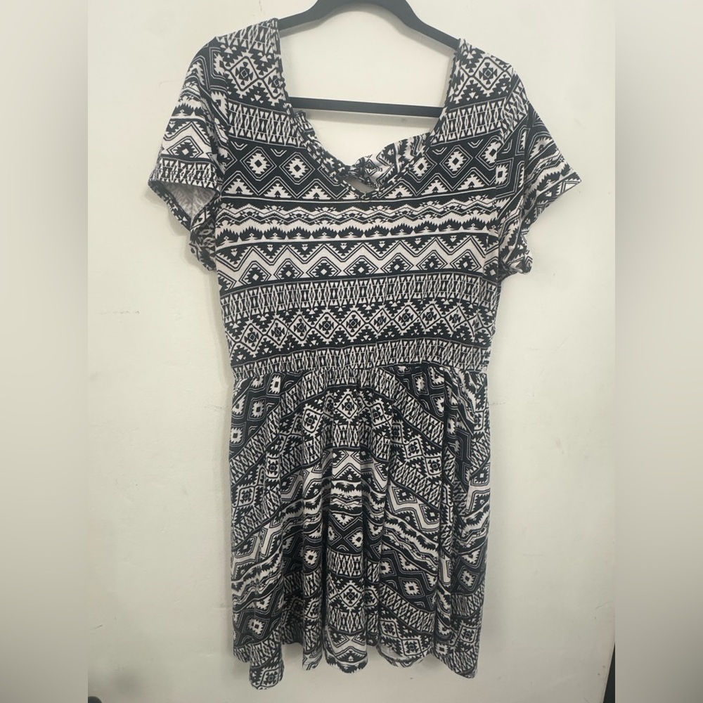 Wet Seal Black and White Geometric Mini Dress